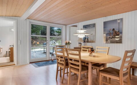 Peadda - 300M from the Sea: Flooring, Interior Design, Wood, Floor, Wood Flooring, Ceiling, Furniture, Dining Room, Hardwood, Kitchen & Dining Room Table