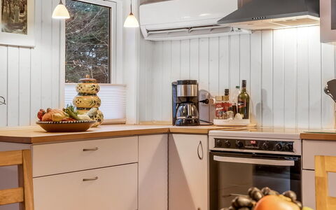 Peadda - 300M from the Sea: Kitchen Appliance, Kitchen, Interior Design, Countertop, Flooring, Wood, Ceiling, Major Appliance, Light Fixture, Home Appliance