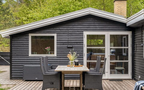 Peadda - 300M from the Sea: Wood, Siding, Cottage, House, Home, Door, Porch, Hardwood, Deck, Garden Buildings