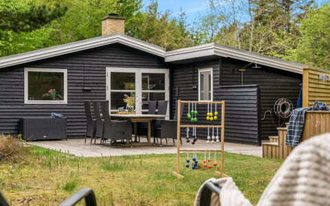 Peadda - 300M from the Sea: Wood, House, Home, Cottage, Siding, Door, Garden Buildings, Porch, Hardwood, Estate