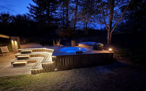 Peadda - 300M from the Sea: Lighting, Composite Material, Swimming Pool, Deck, Night, Landscape Lighting, Resort, Garden, Jacuzzi