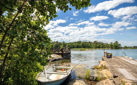 Skärgårdsdröm På Ön: Sky, Blue, Water, Tree, Cloud, Watercourse, Summer, Waterway, Bank, Channel