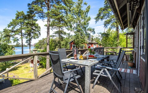 Skärgårdsdröm På Ön: Wood, Deck, Furniture, Outdoor Furniture, Porch, Chair, Shade, Hardwood, Outdoor Table, Resort