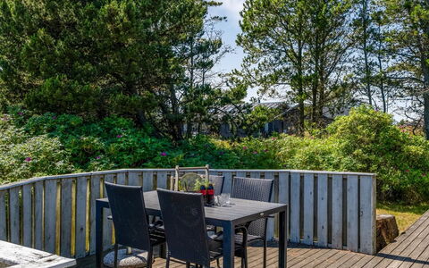 Erle - 990M from the Sea: Blue, Shrub, Cottage, Groundcover, Garden, Estate, Shade, Landscaping, Farmhouse, Eco Hotel