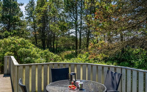Erle - 990M from the Sea: Blue, Shrub, Cottage, Groundcover, Garden, Estate, Shade, Landscaping, Farmhouse, Eco Hotel