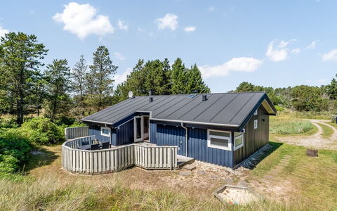 Erle - 990M from the Sea: Blue, Shrub, Cottage, Groundcover, Garden, Estate, Shade, Landscaping, Farmhouse, Eco Hotel