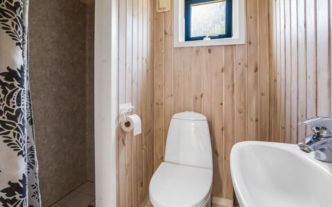 Erle - 990M from the Sea: Toilet Seat, Toilet, Plumbing Fixture, Bathroom, Bathroom Sink, Wood, Flooring, Floor, Sink, Plumbing