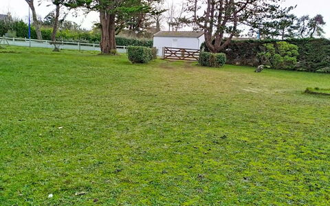 Le Chalet: Grass, Grassland, Lawn, Land Lot, Plain, Groundcover, Garden, Pasture, Meadow