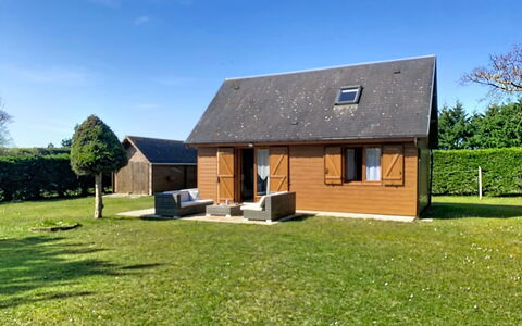 Le Chalet: Roof, Cottage, Home, Lawn, Garden Buildings, Farmhouse, Garden, Shed, Yard, Siding