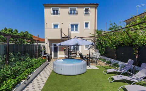 L&V: Swimming Pool, Shade, Yard, Courtyard, Backyard, Landscaping, Balcony, Outdoor Furniture, Artificial Turf, Hotel