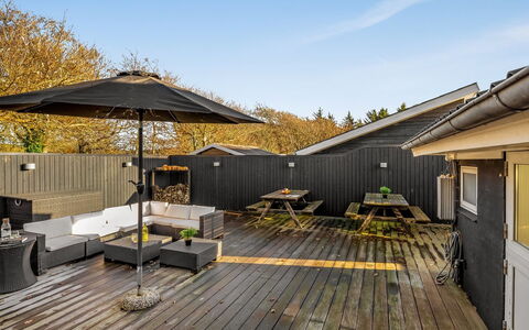 Esben - 15M from the Sea: Roof, House, Home, Cottage, Door, Siding, Estate, Lawn, Yard, Porch