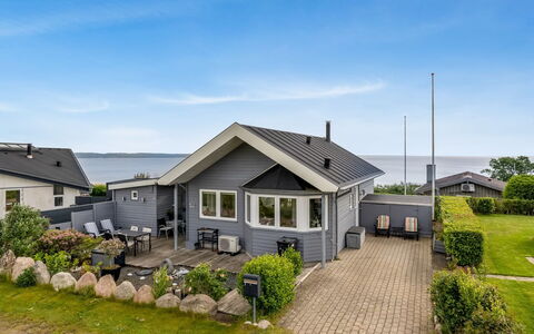 Tofan - 75M from the Sea