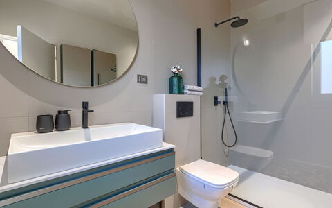 Cedrus: Interior Design, Bathroom, Flooring, Plumbing Fixture, Floor, Mirror, Tap, Plumbing, Ceiling, Sink