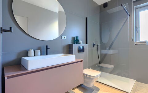 Cedrus: Flooring, Plumbing Fixture, Interior Design, Bathroom, Floor, Bathroom Cabinet, Sink, Mirror, Tap, Bathroom Sink
