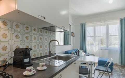 Brezza sul Mare: Kitchen, Countertop, Interior Design, Kitchen Appliance, Major Appliance, Plumbing Fixture, Flooring, Sink, Floor, Tap