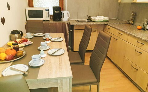 Tinkerhof Stahlhut: Furniture, Flooring, Interior Design, Floor, Wood, Room, Countertop, Kitchen, Lighting, Cabinetry