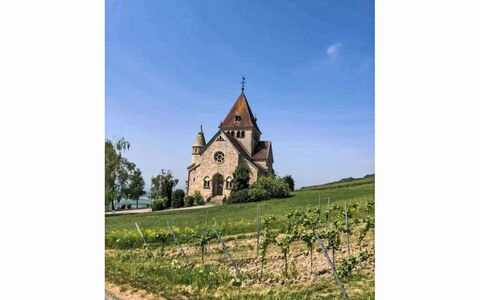 Tinkerhof Stahlhut: Sky, Grass, Shrub, Steeple, Place Of Worship, Landmark, Spire, Church, Rural Area