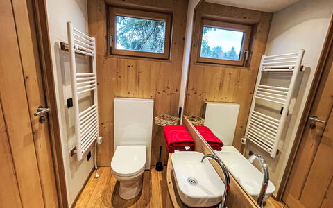 Tiny House Cottage Herbert: Flooring, Floor, Wood, Interior Design, Room, Wood Flooring, Wood Stain, Hardwood, Ceiling, Furniture