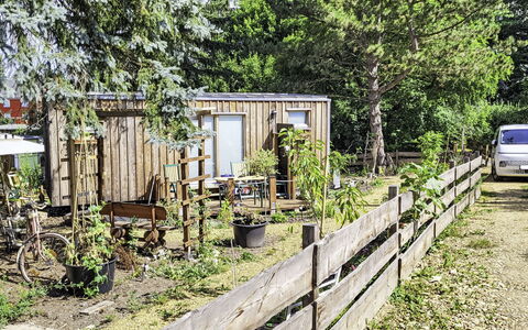Tiny House Cottage Herbert: Wood, Shrub, Garden, Plant Community, Rural Area, Backyard, Cottage, Garden Buildings, Shed