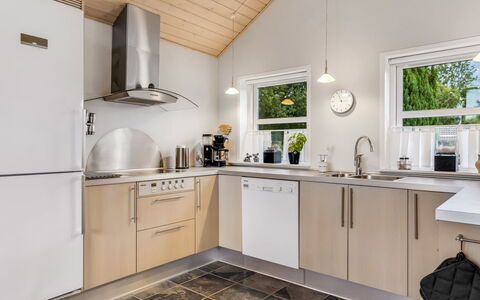 Elizabeth - 175M from the Sea: Kitchen Appliance, Kitchen, Countertop, Interior Design, Flooring, Furniture, Cabinetry, Major Appliance, Wood, Light Fixture