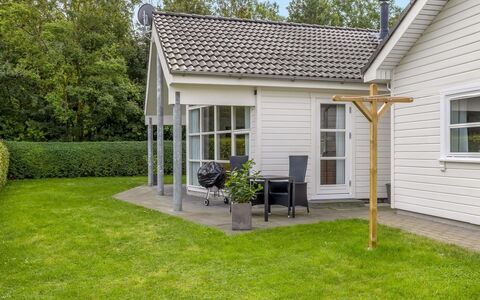 Elizabeth - 175M from the Sea: House, Home, Cottage, Roof, Siding, Garden, Lawn, Groundcover, Yard, Estate