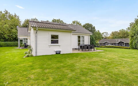 Elizabeth - 175M from the Sea: House, Home, Cottage, Lawn, Garden, Yard, Garden Buildings, Farmhouse, Estate, Landscaping