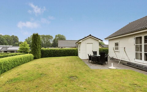 Elizabeth - 175M from the Sea: Residential Area, Roof, Suburb, Driveway, Estate, Chimney