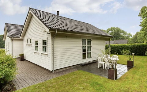 Elizabeth - 175M from the Sea: Residential Area, Roof, Suburb, Driveway, Estate, Chimney