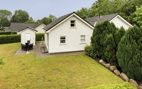 Elizabeth - 175M from the Sea: Residential Area, Roof, Suburb, Driveway, Estate, Chimney