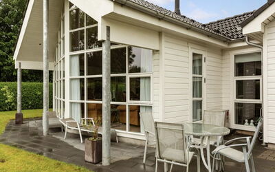 Elizabeth - 175M from the Sea