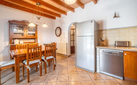 Son Peroti: Flooring, Interior Design, Furniture, Wood, Kitchen, Ceiling, Floor, Cabinetry, Countertop, Room