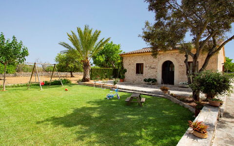 Estret: Estate, Garden, Hacienda, Resort, Backyard, Shade, Landscaping, Farmhouse, Yard, Lawn