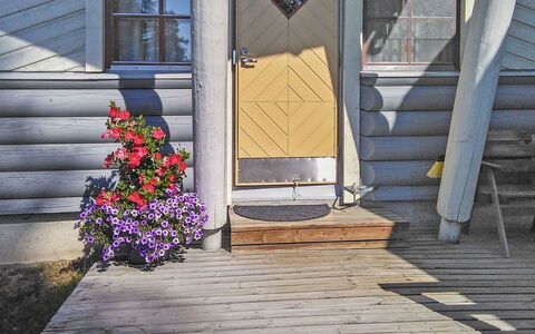 Kulta-Käkönen 2 by Bomba: Wood, Door, Floor, Composite Material, Siding, Wood Stain, Home Door, Hardwood, Flowerpot, Plank