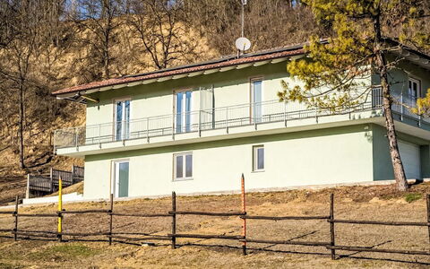 Balena: Porch, Home, Cottage, Balcony, Hill Station, Farmhouse, Fence, Valley, Handrail
