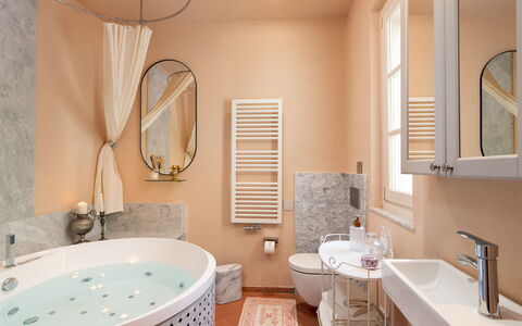 Villa Elisa: Bathroom, Interior Design, Plumbing Fixture, Flooring, Wall, Floor, Bathtub, Tap, Bathroom Sink, Sink