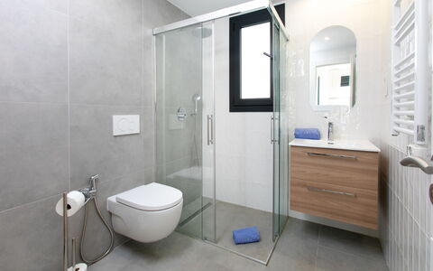 Skyhill Ii Nerja: Plumbing Fixture, Flooring, Bathroom, Interior Design, Floor, Toilet, Tap, Sink, Mirror, Plumbing