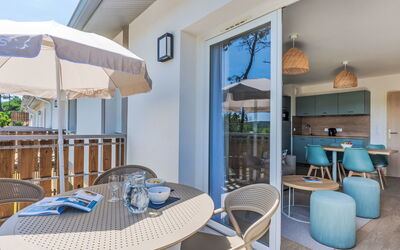 Accommodation:&nbsp;Bleu Canopée 620.5