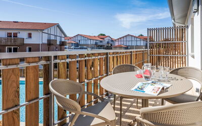 Accommodation:&nbsp;Bleu Canopée 620.5