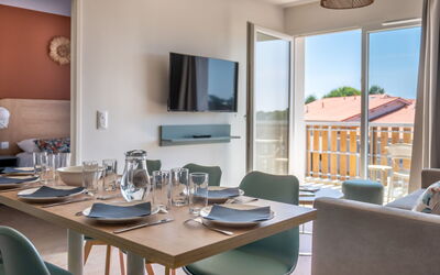 Accommodation:&nbsp;Bleu Canopée 620.3