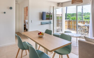 Accommodation:&nbsp;Bleu Canopée 620.5
