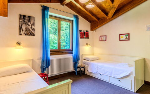 Dervio 623: Home, House, Furniture, Bedroom, Bed, Hotel, Bedding, Dormitory, Picture Frame