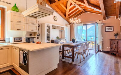 Accommodation:&nbsp;La Terrazza sul Lago 623.2