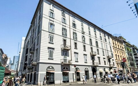 Brera Boutique Apartment: Commercial Building, Apartment, Metropolis, Iron, Glass