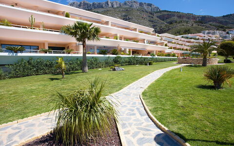 Altea 649: Sky, Plant, Daytime, Building, Urban Design, Architecture, Land Lot, Road Surface, Residential Area, Biome