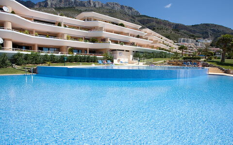 Altea 649: Water, Sky, Property, Building, Plant, Swimming Pool, Azure, Mountain, Cloud, Tree