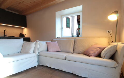 Casa Tomà Mountain View Cortina: Furniture, Couch, Flooring, Interior Design, Floor, Wood, Living Room, Wood Flooring, Cushion, Home