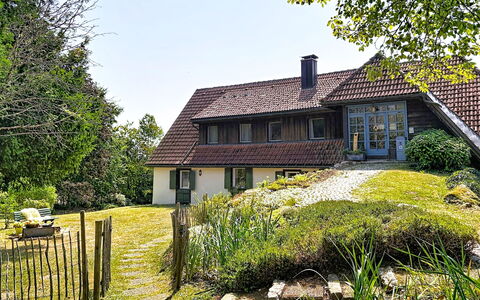 Schwarzwaldhof mit Pool & Sauna: Grass, House, Roof, Shrub, Home, Cottage, Landscape, Rural Area, Land Lot