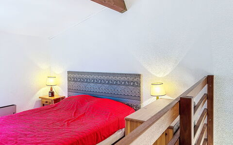 Le Millmer: Interior Design, Flooring, Floor, Wall, Furniture, Wood, Ceiling, Room, Bedroom, Bed