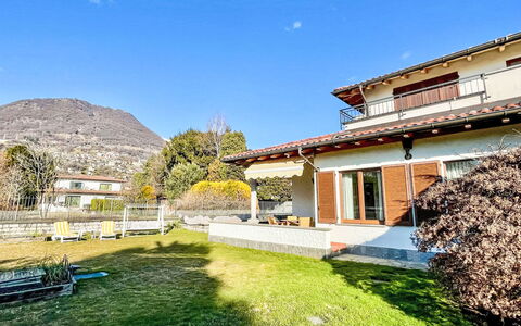 Carlui: House, Residential Area, Home, Mountain Range, Lawn, Estate, Garden, Suburb, Farmhouse, Hacienda