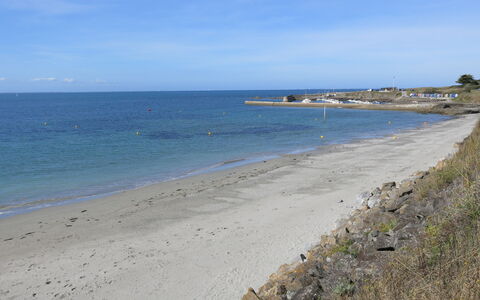 Maison de Kergoff: Blue, Water, Body Of Water, Natural Environment, Beach, Coast, Coastal And Oceanic Landforms, Shore, Horizon